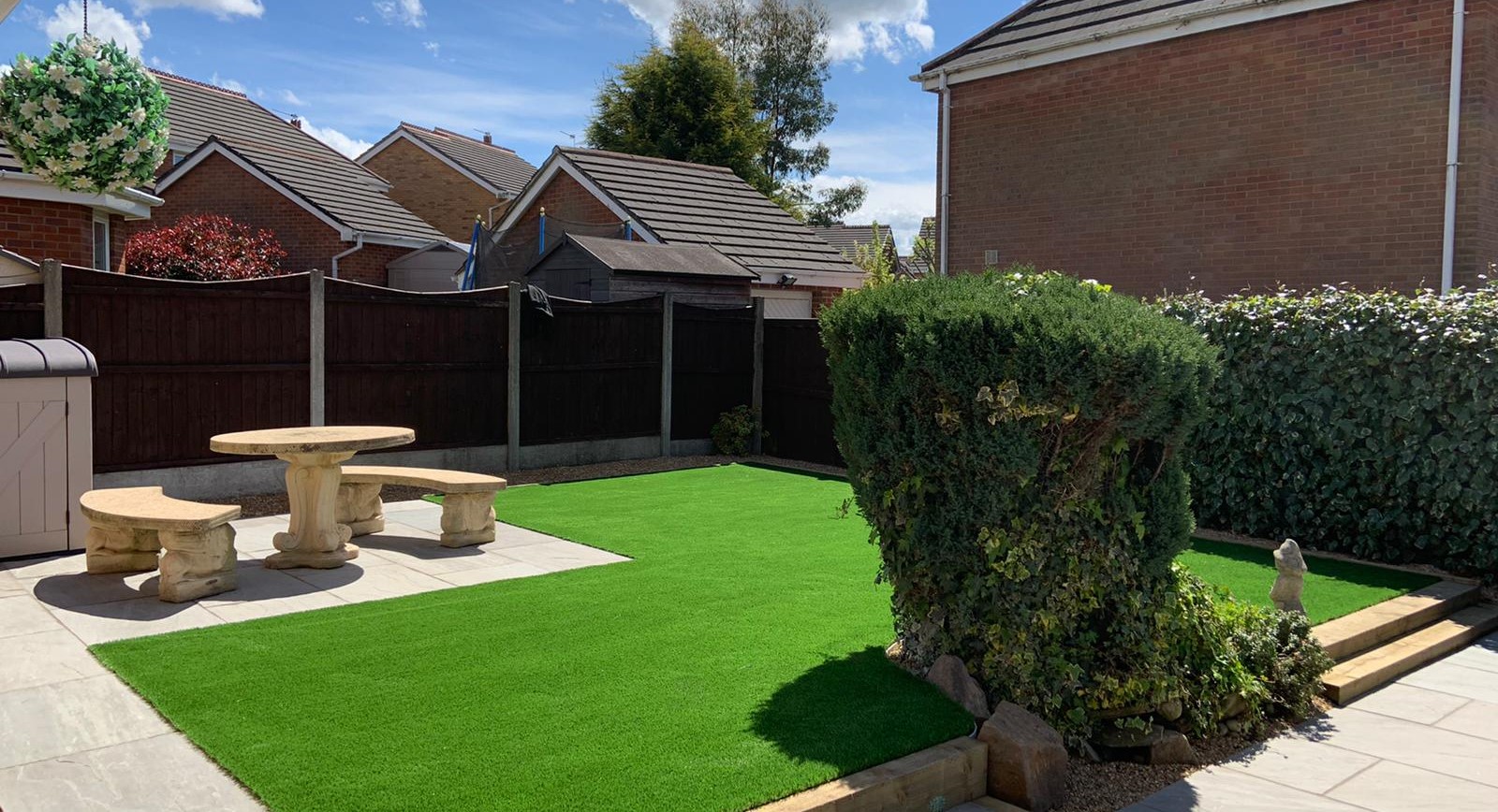 Porcelain paving and modern garden